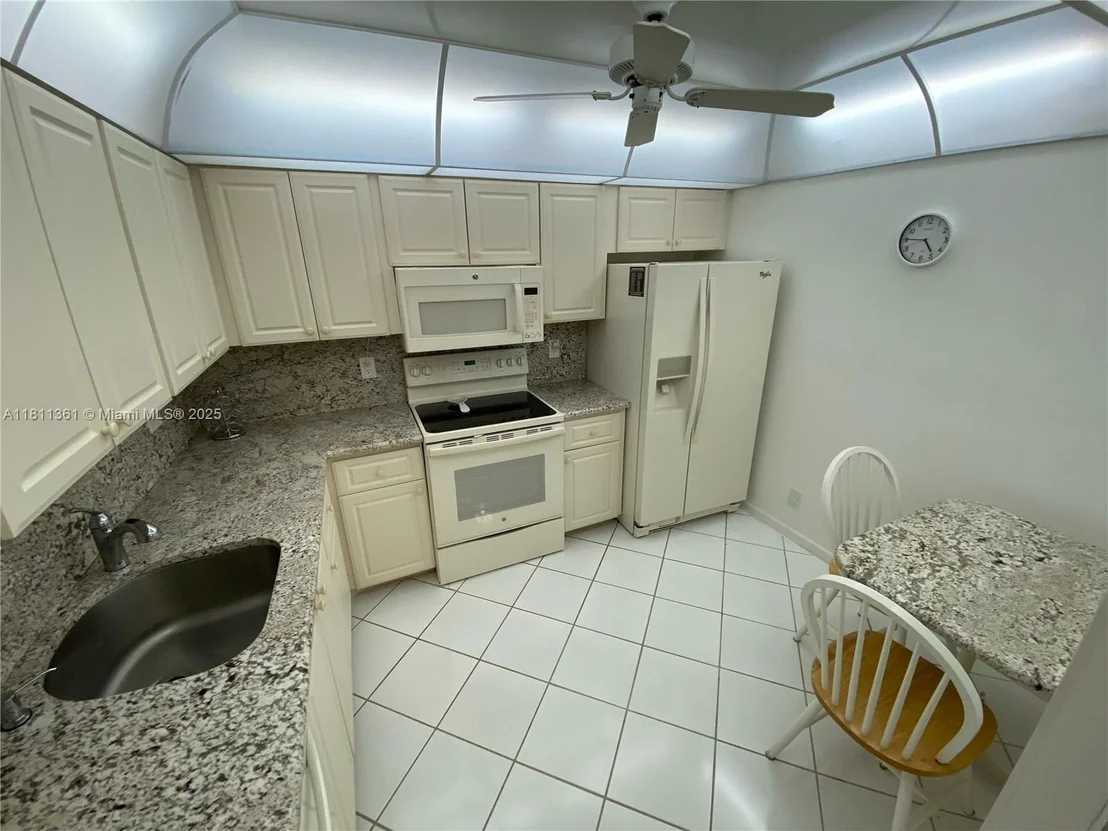 Photo of Unit G3 at 1902 Bermuda Cir