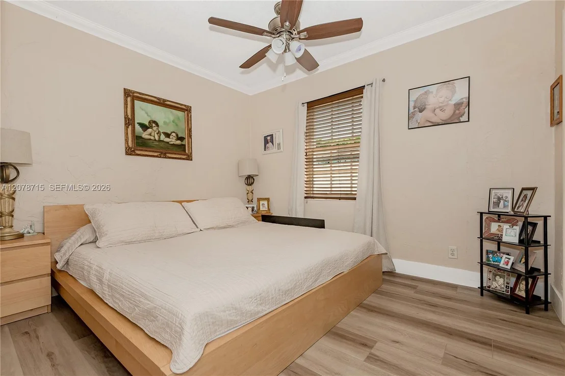 Photo of 359 W 35th St