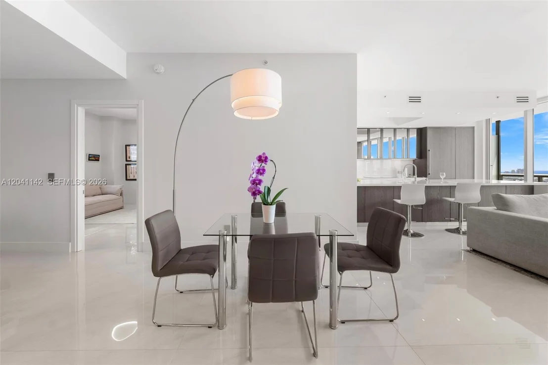Photo of Unit 5404 at 888 Biscayne Blvd