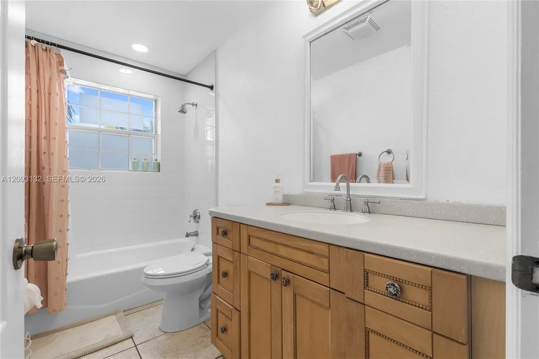 Photo of 809 SE 14th Dr