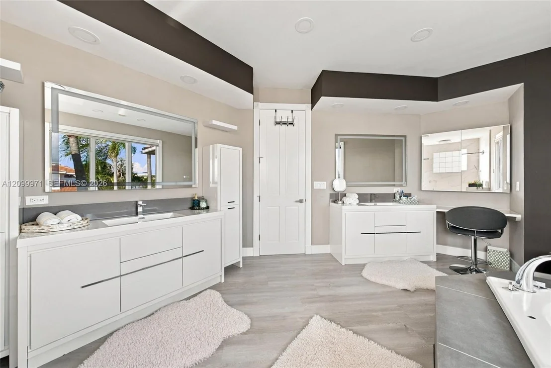 Photo of 5111 NE 30th Ave