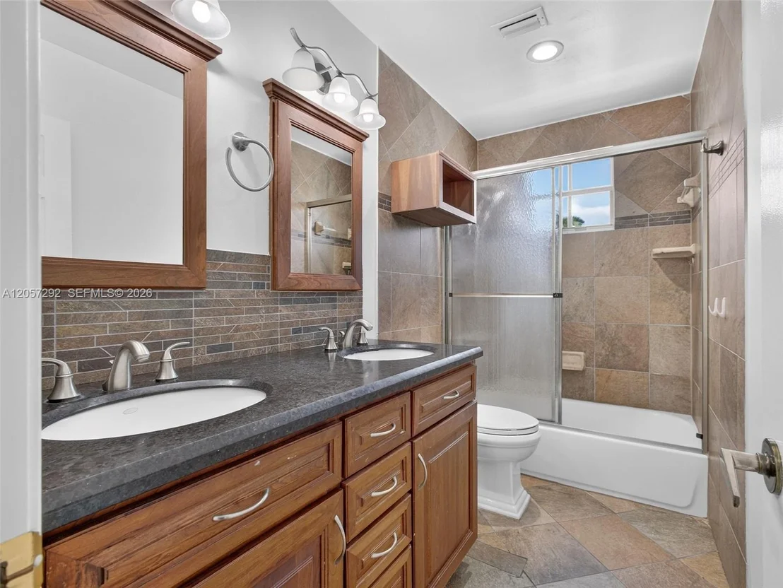 Photo of 1012 Cedar Falls Dr