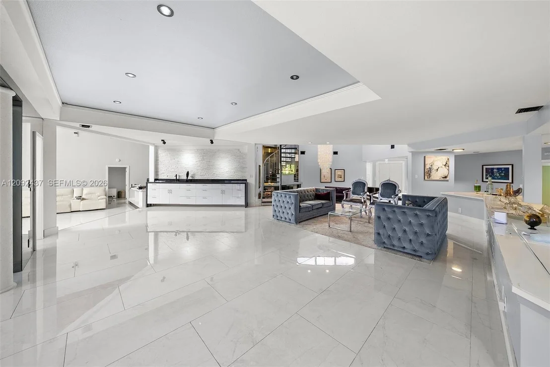 Photo of 507 Palm Dr