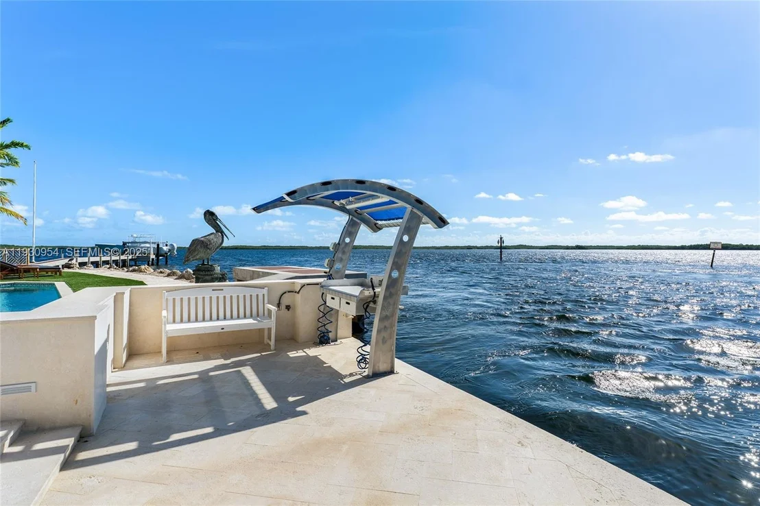 Photo of 180 Pompano Dr