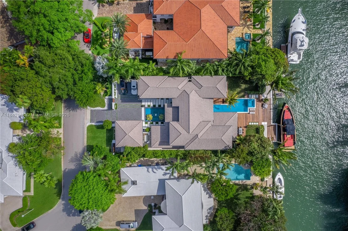 Photo of 4241 Palm Ln