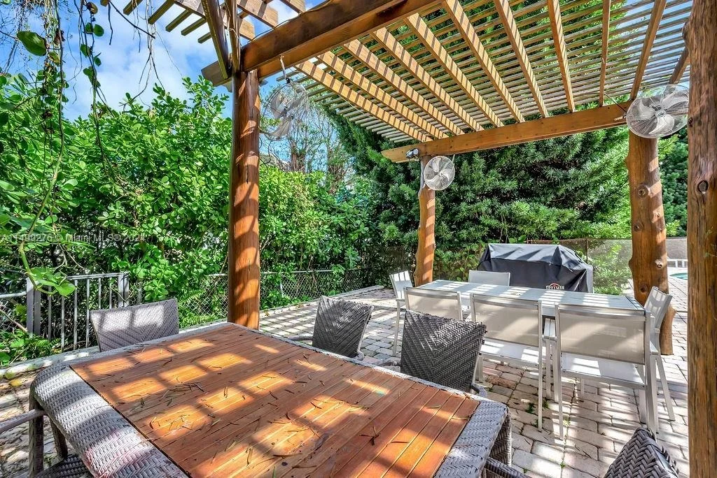 Photo of 61 Camden Ct