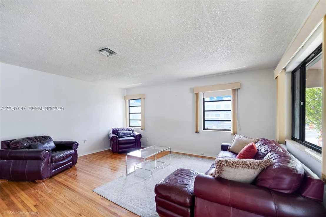 Photo of 1321 W 2nd Ave