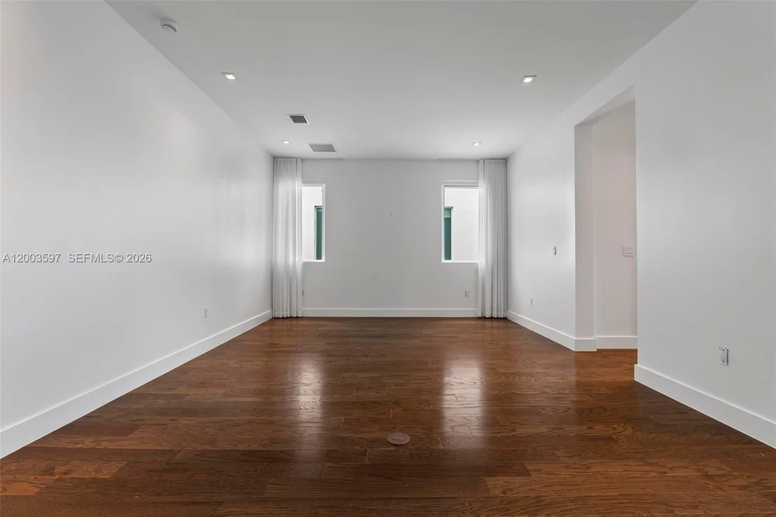 Photo of 10431 NW 68th Ter