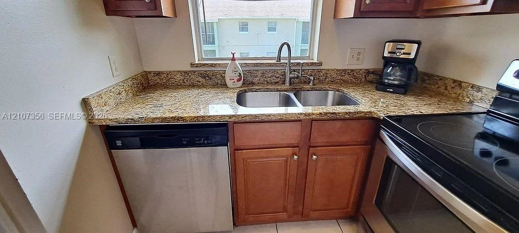 Photo of Unit 4 at 4100 Pershing Pointe Place