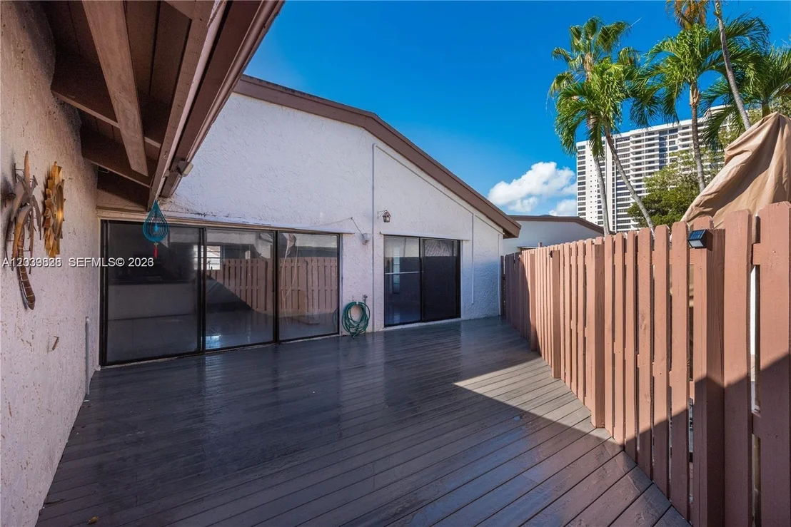Photo of 601 Leslie Dr