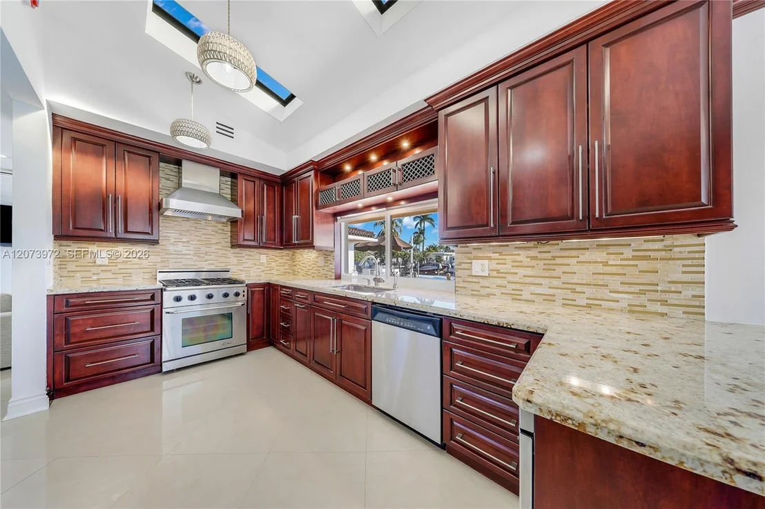Photo of 800 SE 3rd Ter
