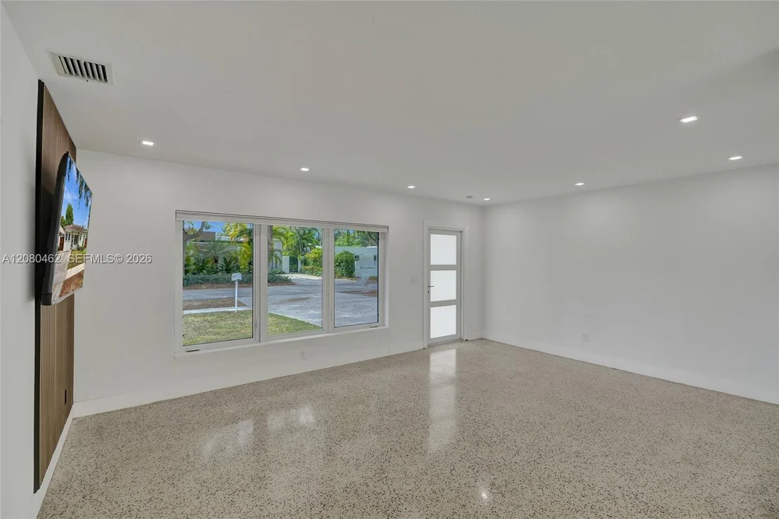 Photo of 2125 Alamanda Dr