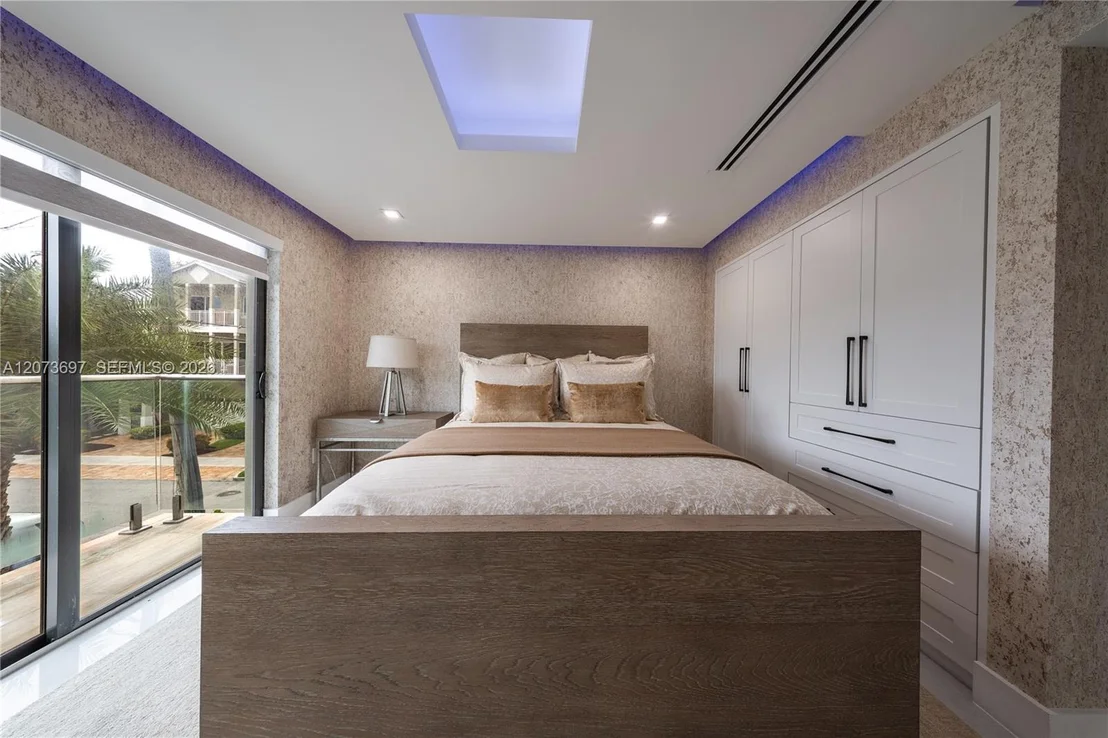 Photo of 5601 N Ocean Dr