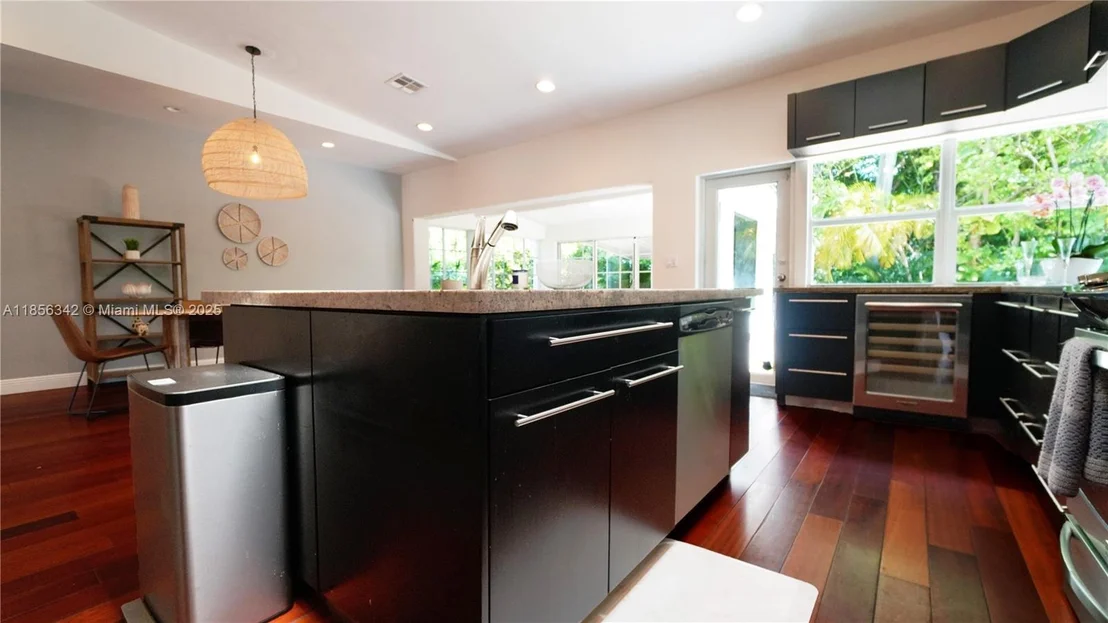 Photo of 691 Ridgewood Rd
