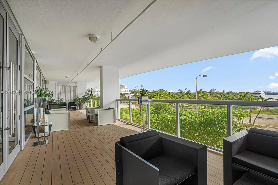 Photo of Unit CU8B at 888 Biscayne Blvd