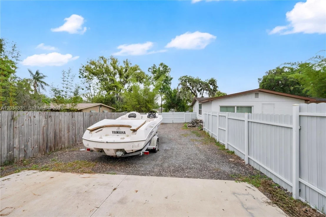 Photo of 2010 Lee Drive