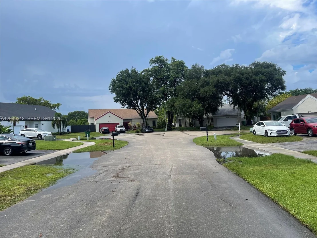 Photo of 2811 Devonwood Ave