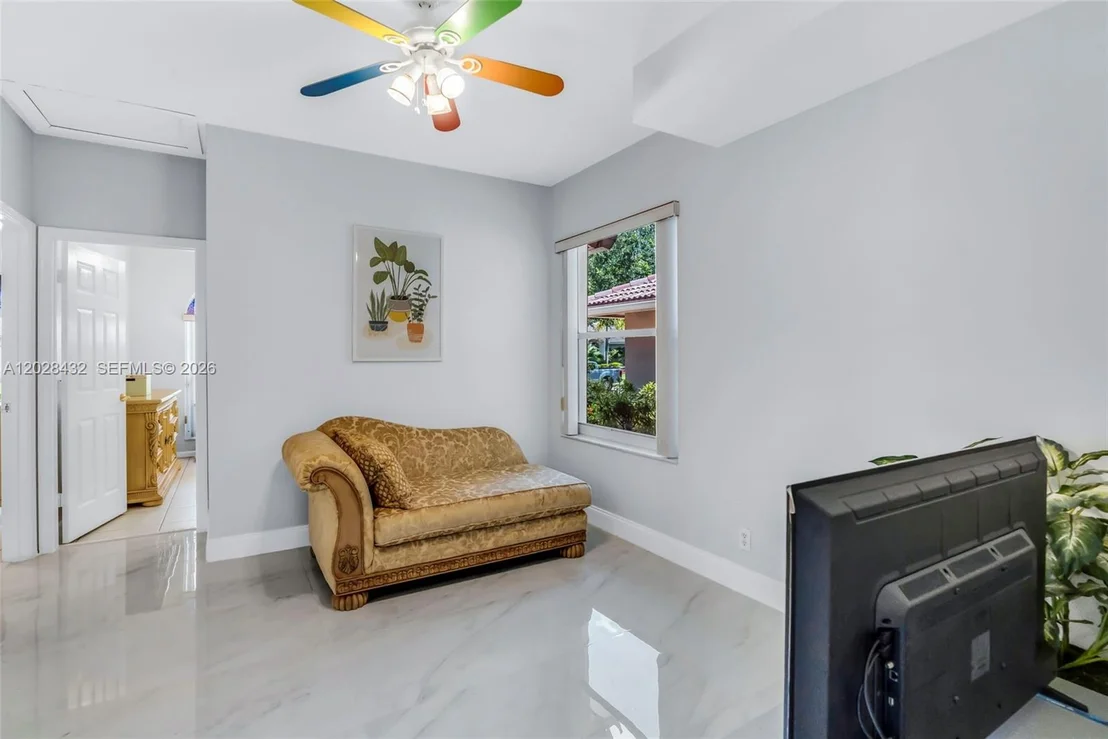 Photo of 3852 Oak Ridge Cir