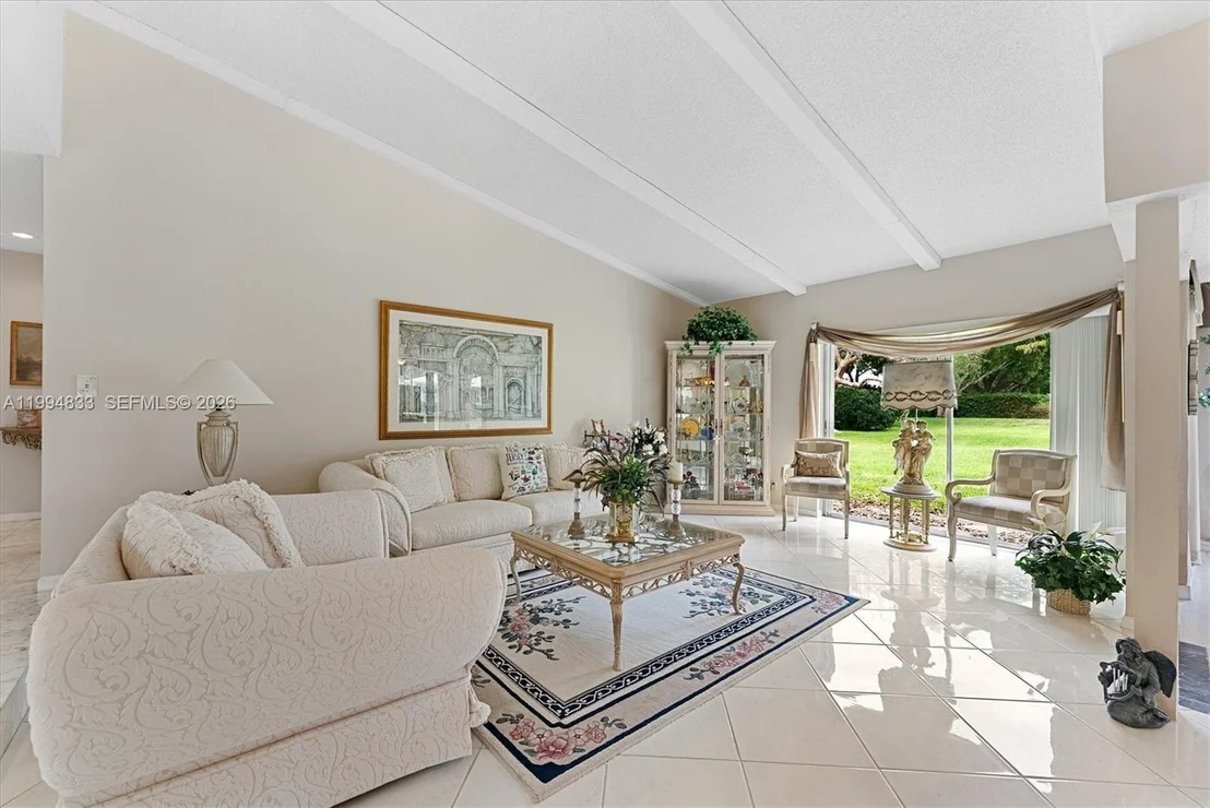 Photo of 5669 Pinecrest Cir