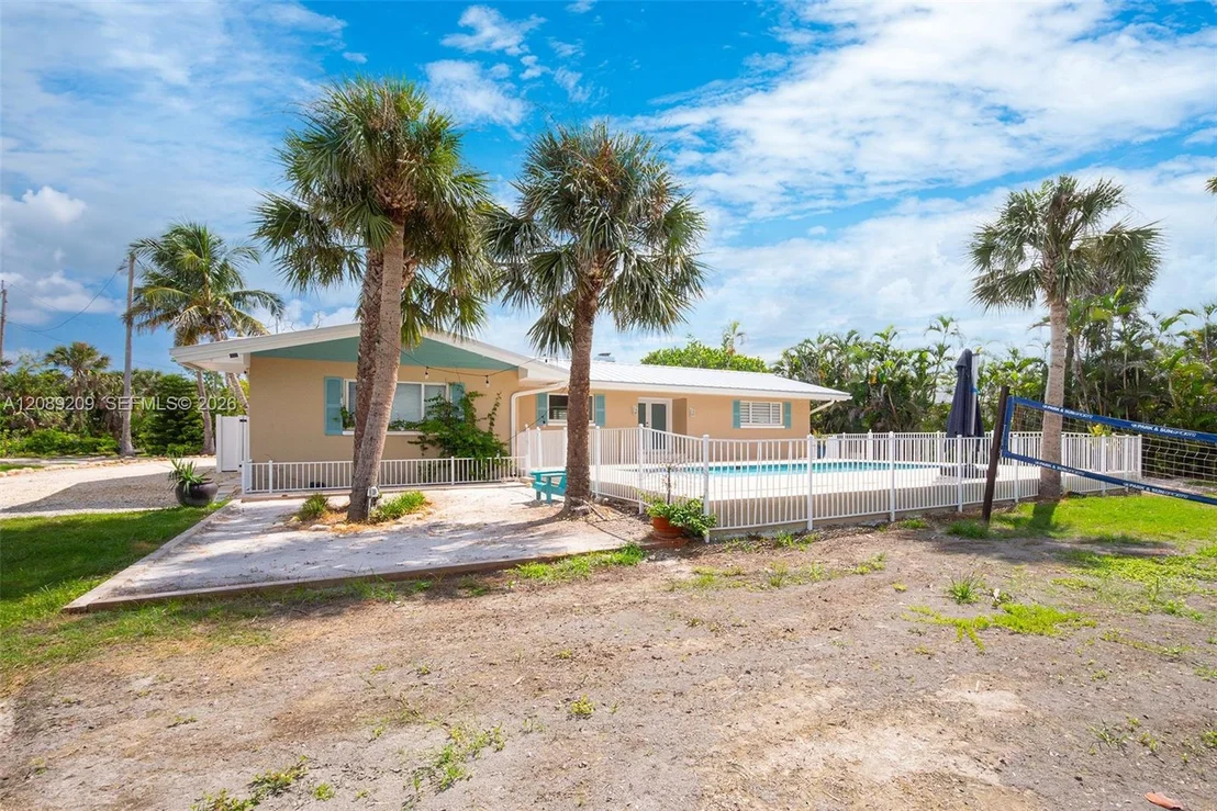 Photo of 5885 Pine Tree