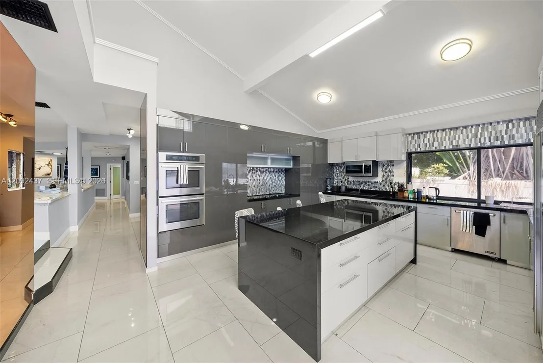 Photo of 507 Palm Dr