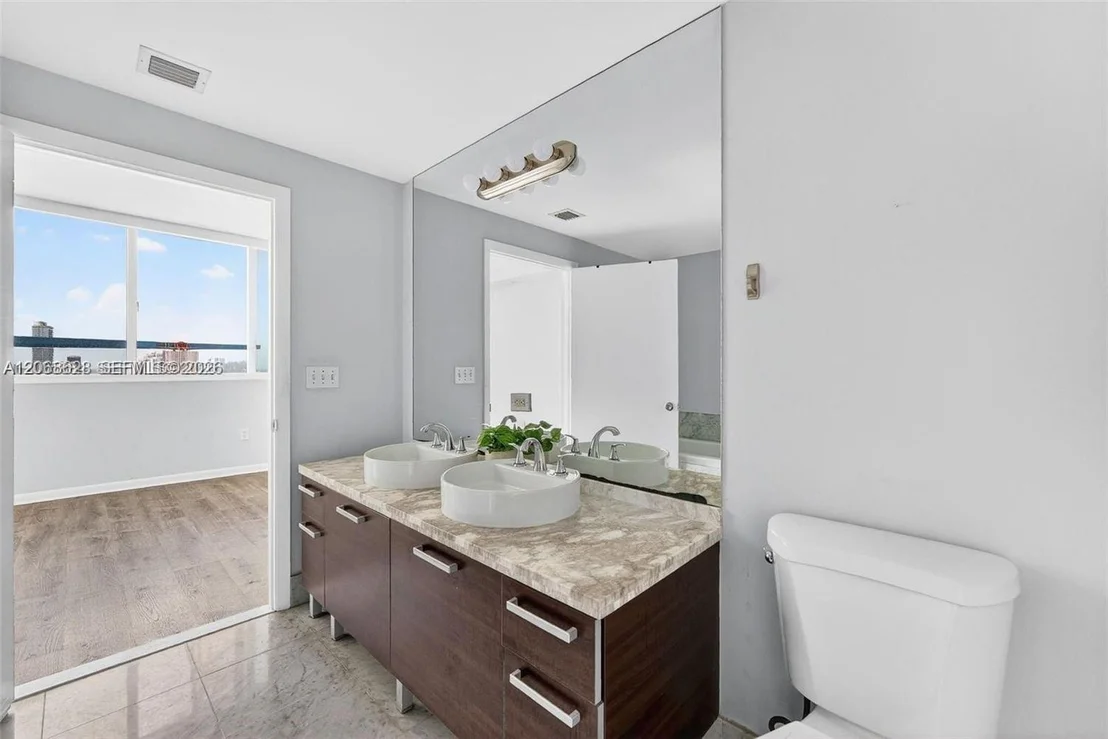 Photo of Unit 3702 at 244 Biscayne Blvd