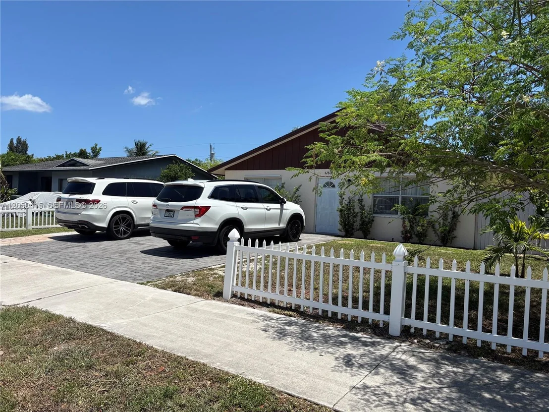 Photo of 4280 N Dixie Hwy