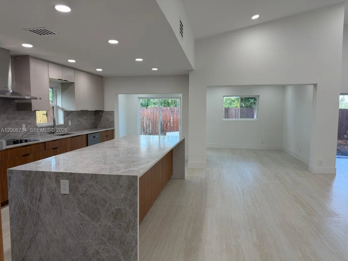 Photo of 7917 Chula Vista Cres