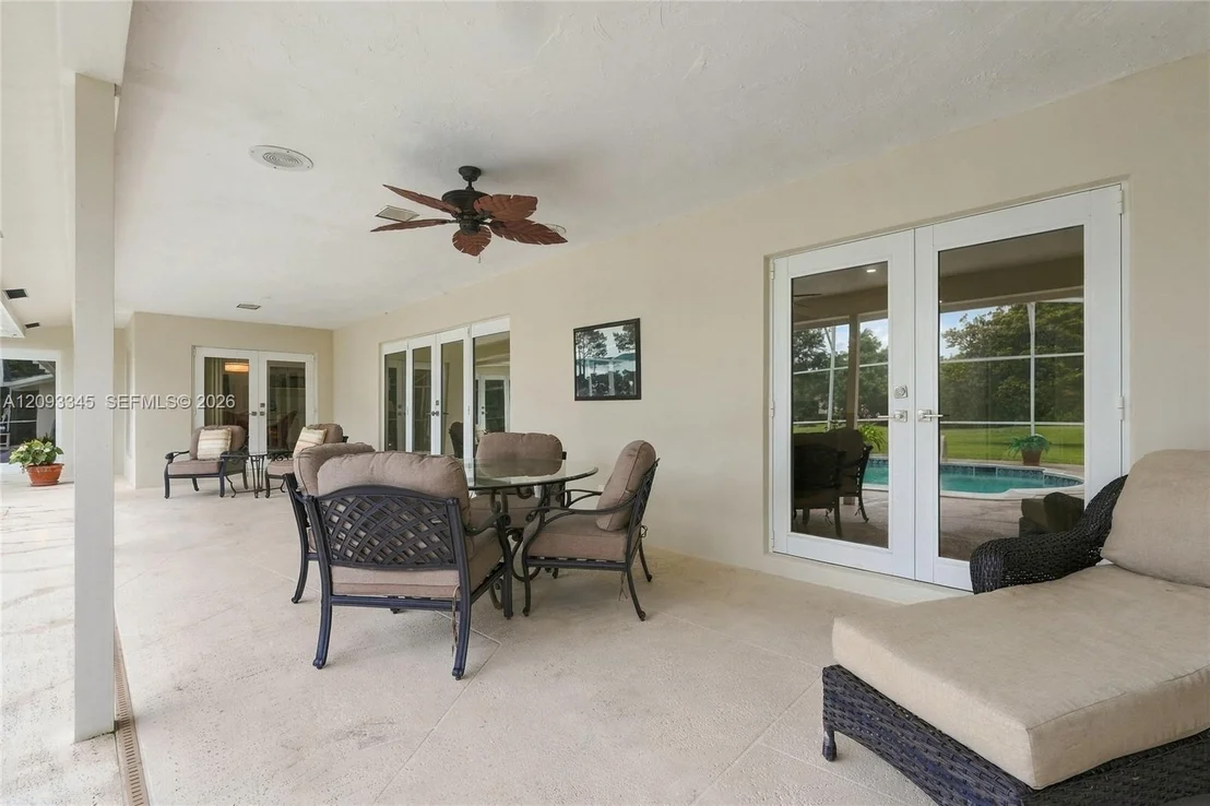 Photo of 444 Glenbrook Dr
