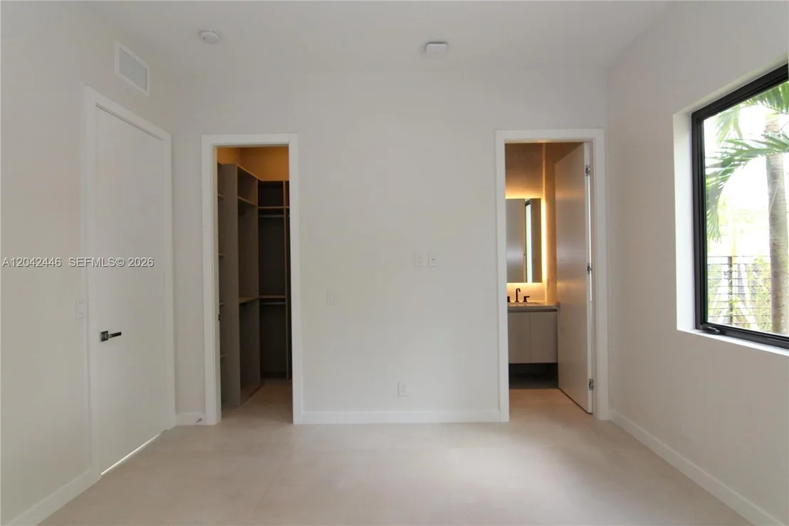 Photo of 3540 Oak Ave