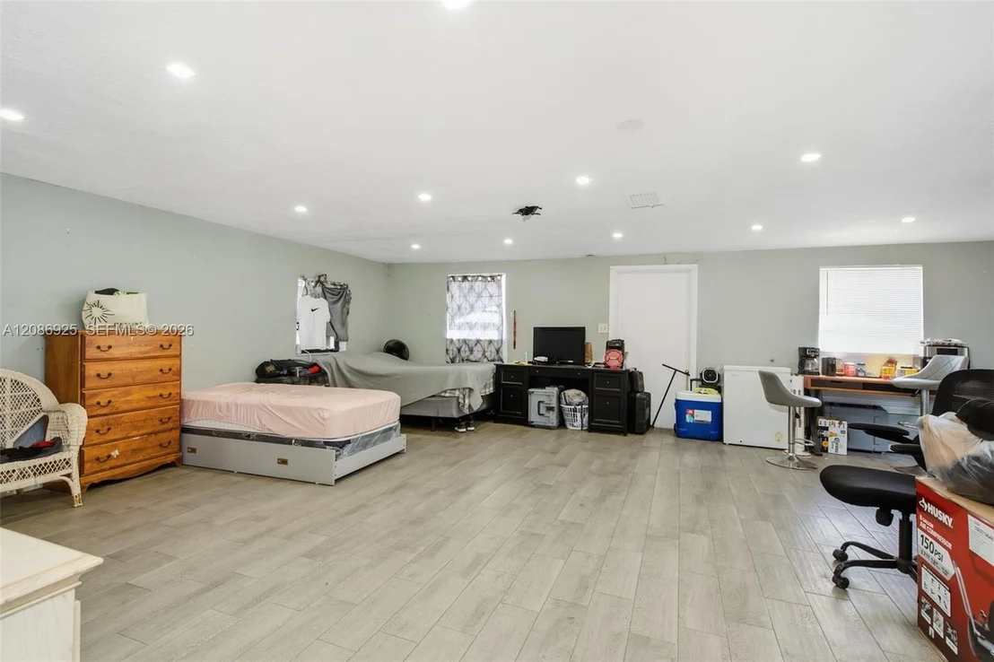 Photo of 600 RING RD