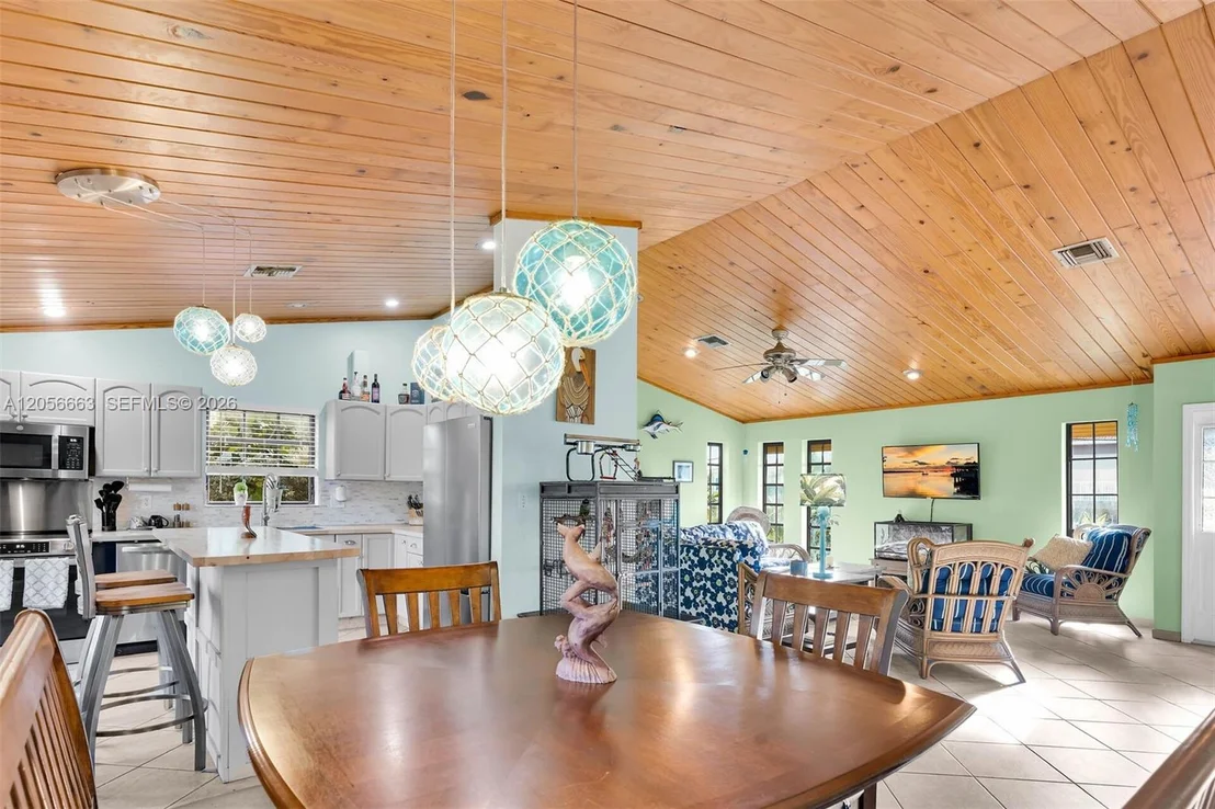 Photo of 422 Calle Limon