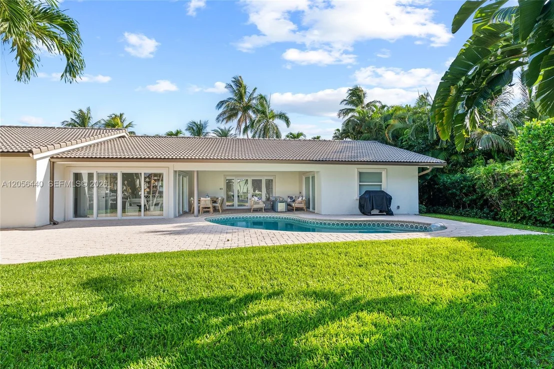 Photo of 18 Eleuthera Drive