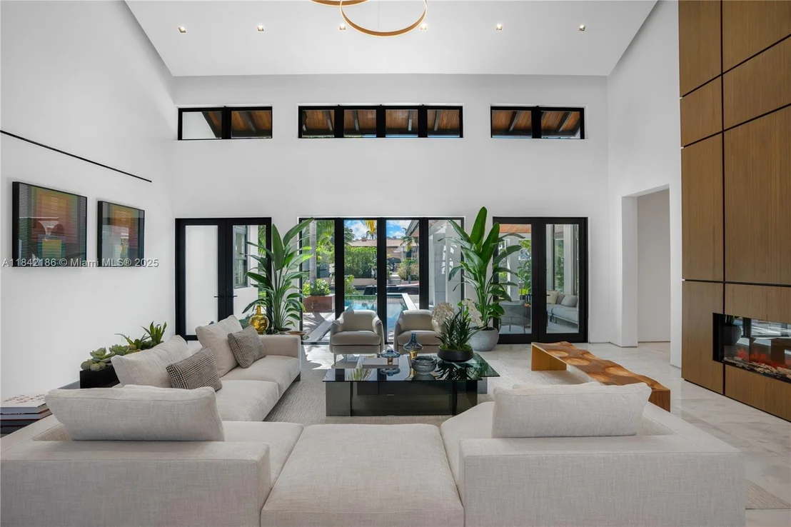 Photo of 4241 Palm Ln