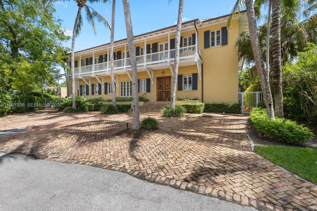 Photo of 685 Harbor Ln