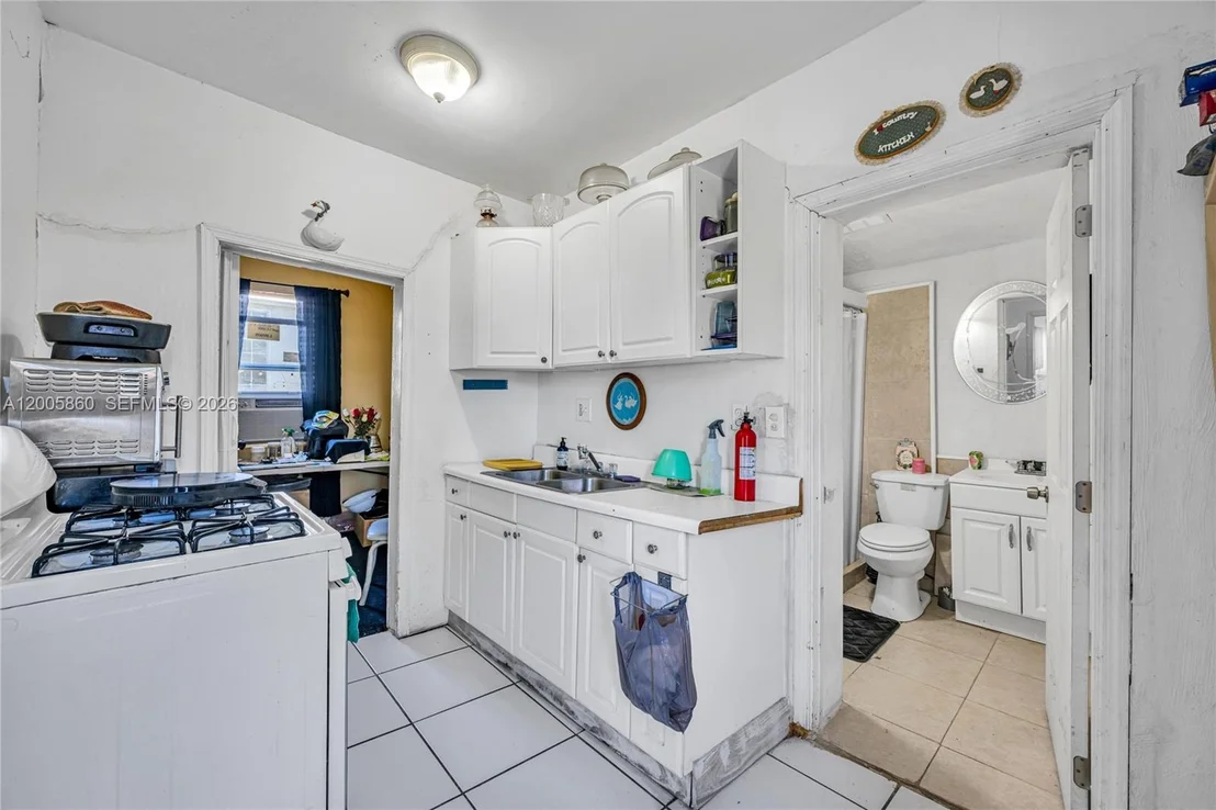 Photo of 3420 Charles Ave