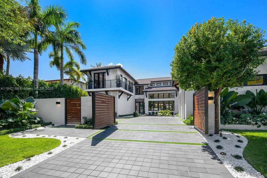 Photo of 4241 Palm Ln