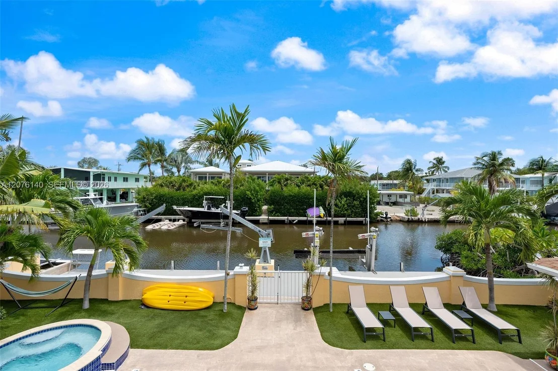 Photo of 984 Shaw Dr
