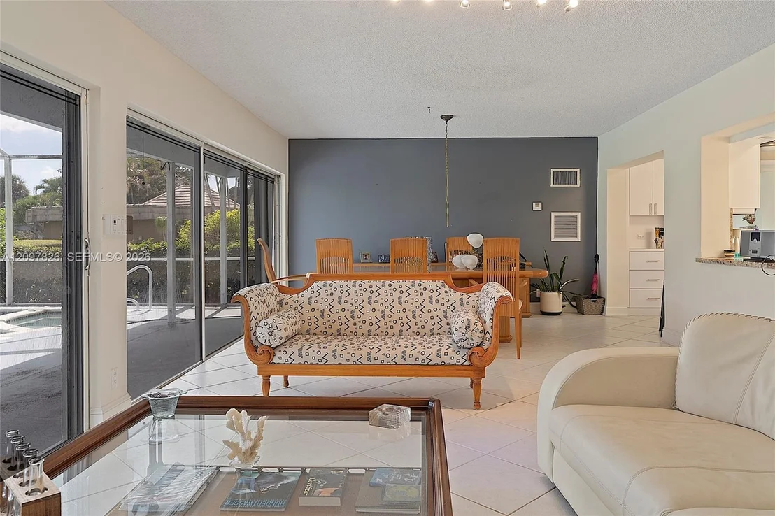 Photo of 5010 Banyan Ln