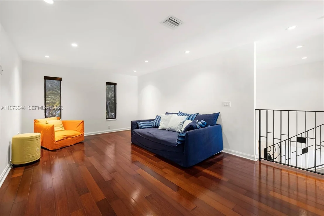 Photo of 501 Hibiscus Dr