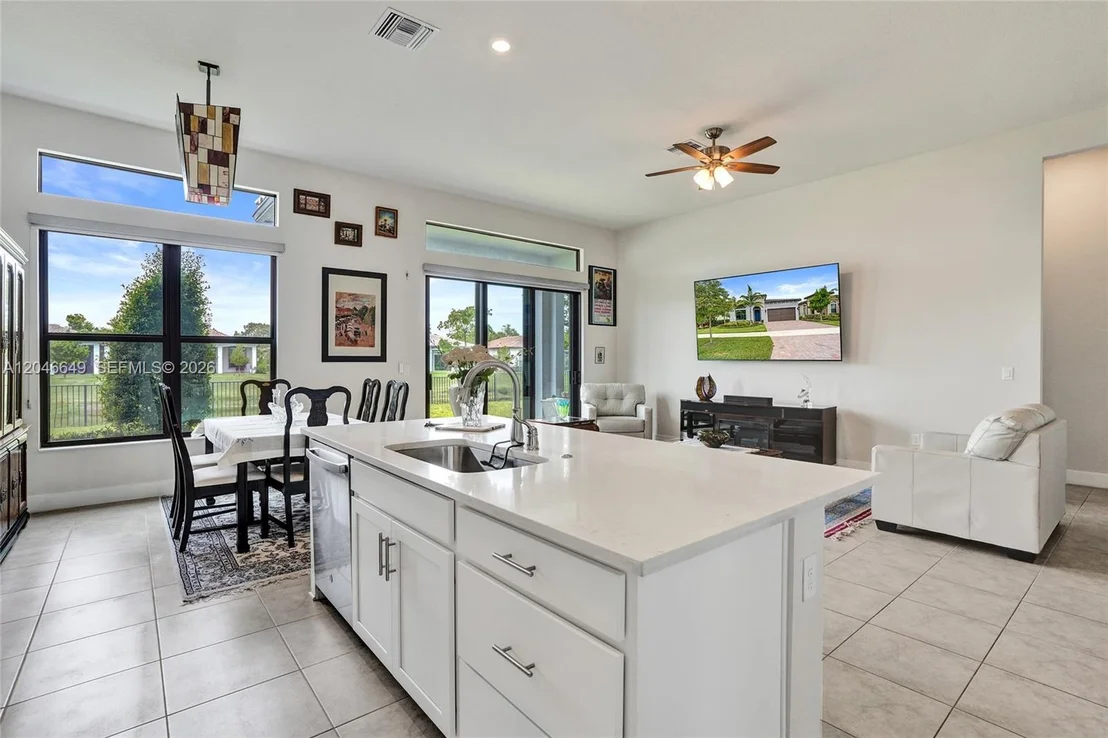 Photo of 8147 Juniper Dr