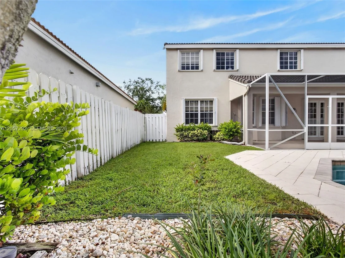 Photo of 1012 Cedar Falls Dr