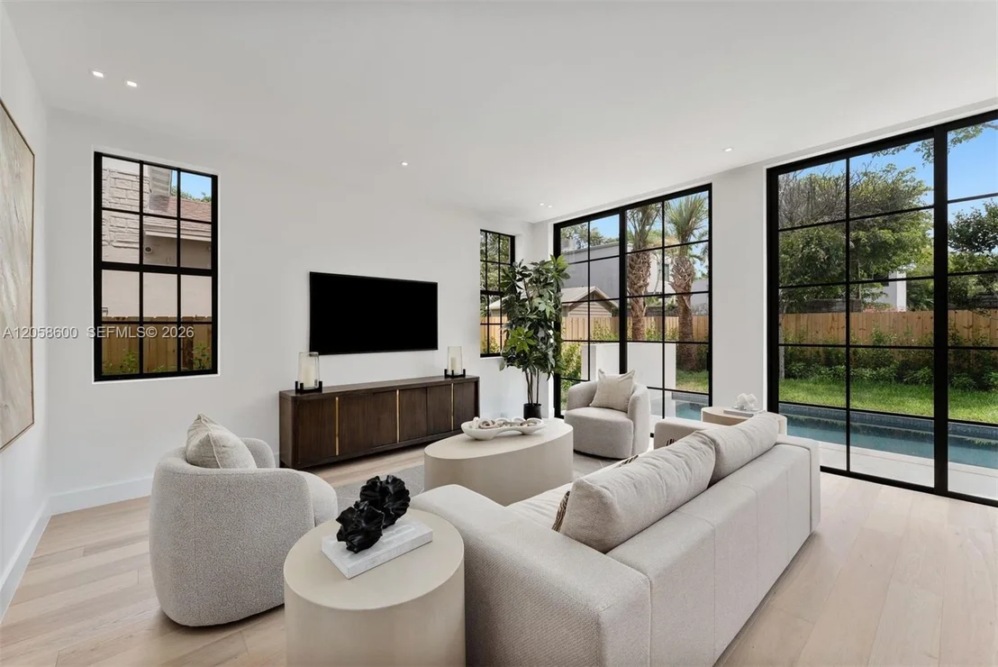 Photo of 3372 Charles Ave