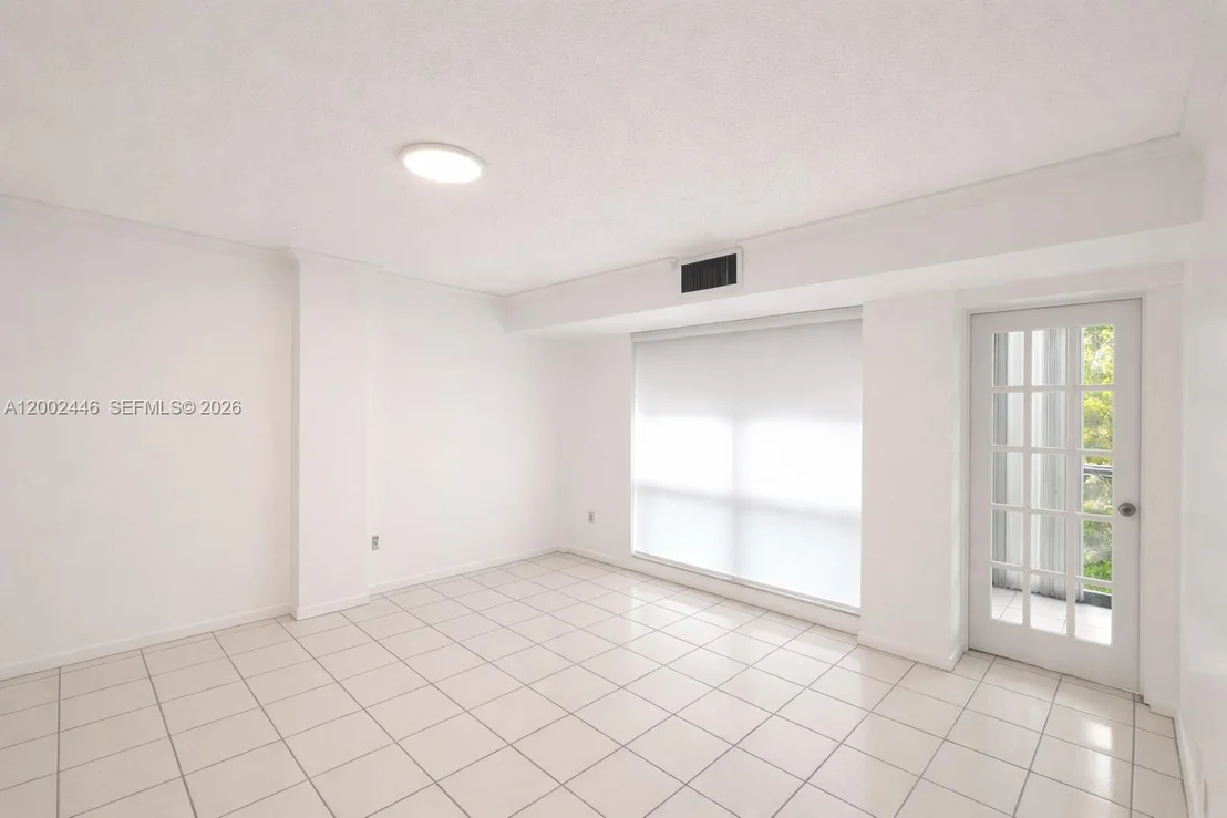 Photo of Unit 3C at 77 Crandon Blvd