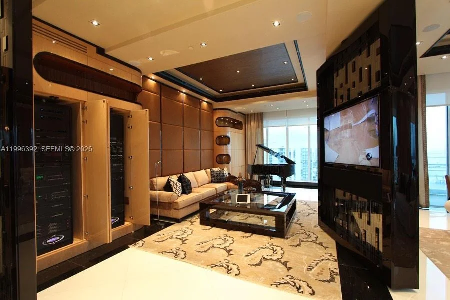 Photo of Unit PH3403 at 900 Brickell Key Blvd