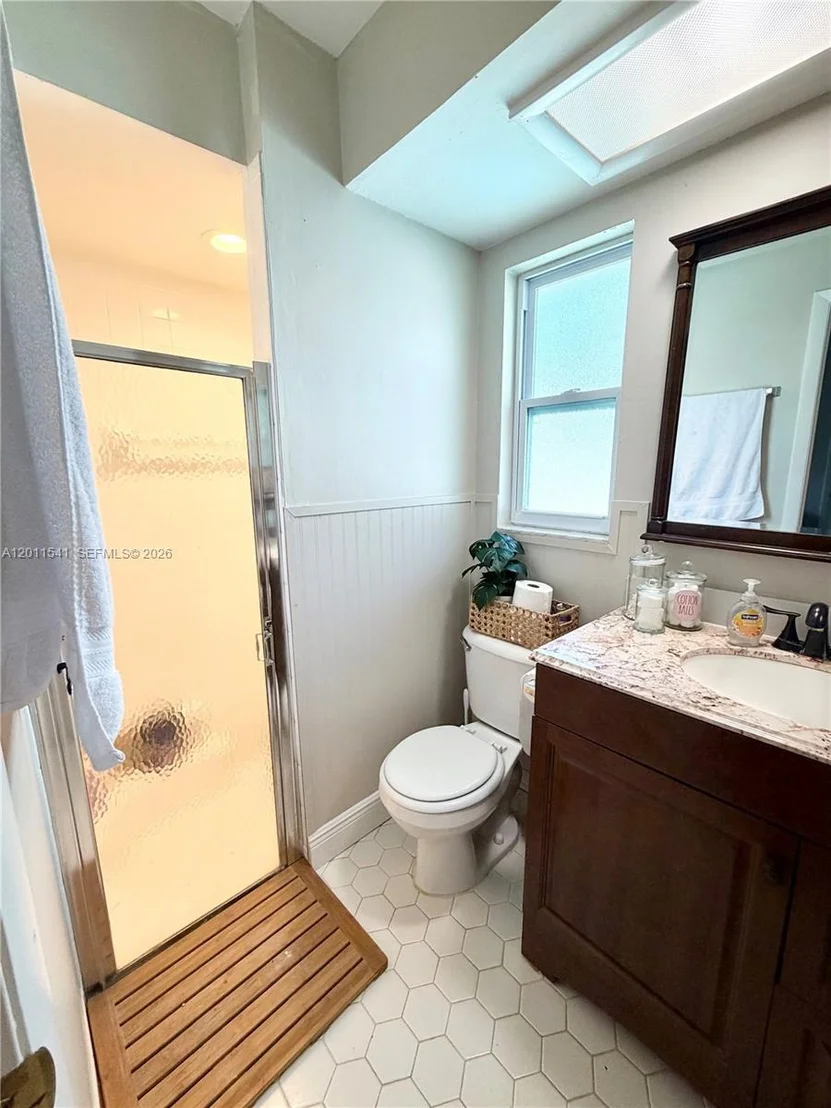 Photo of 143 VALLEY CIR