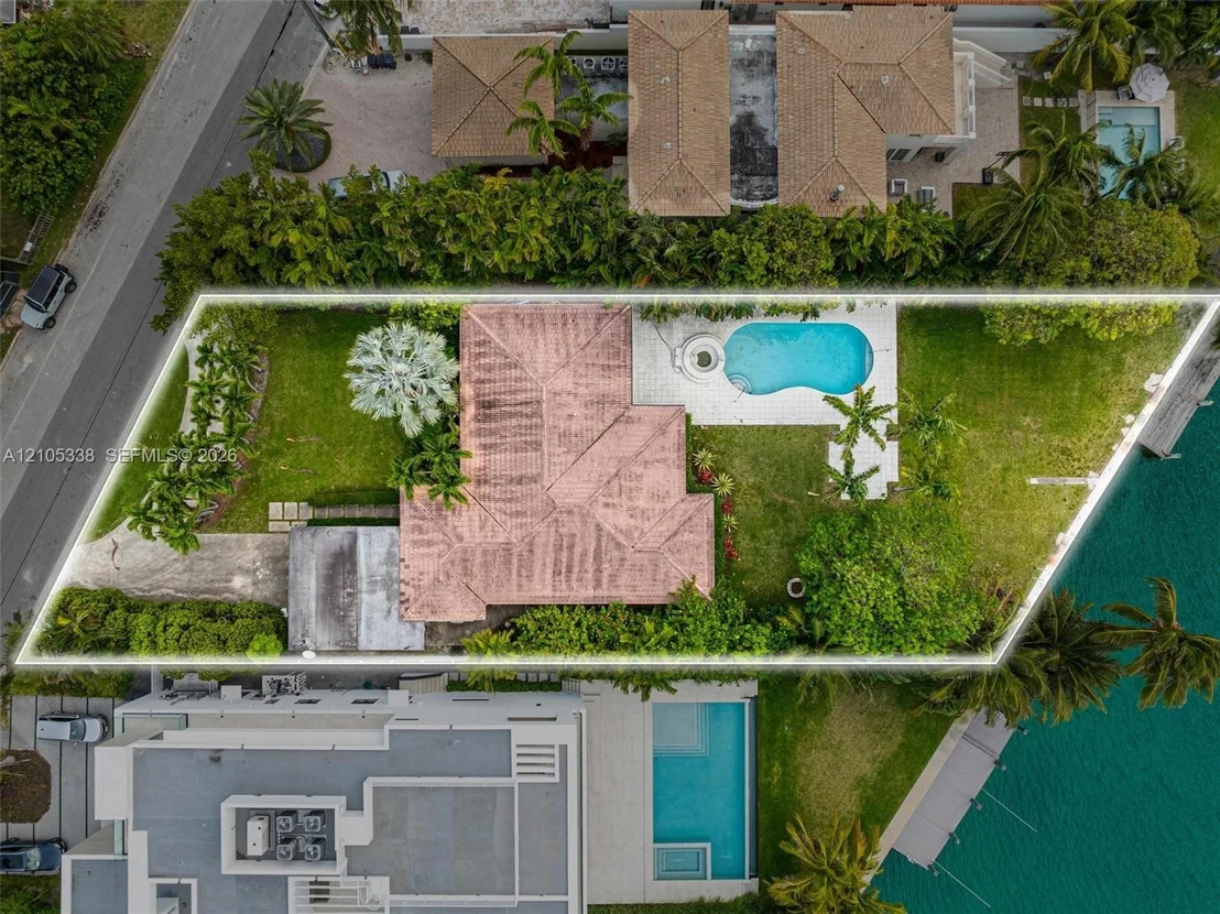 Photo of 9250 Bay Dr