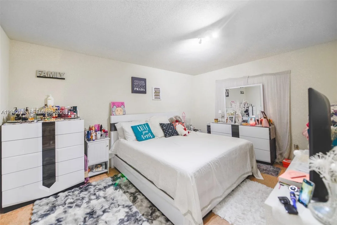 Photo of Unit 735 at 875 Riverside Dr