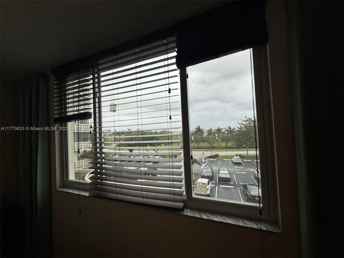 Photo of Unit 304 at 4330 Hillcrest Dr