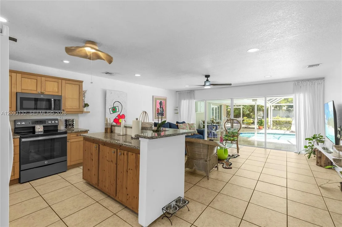 Photo of 809 SE 14th Dr